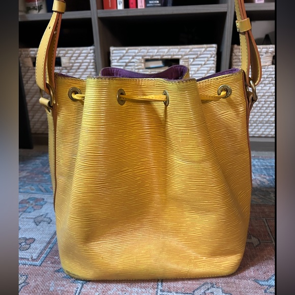 LOUIS VUITTON Noe GM Vintage Drawstring Bucket Bag Yellow Epi Leather - Picture 6 of 16